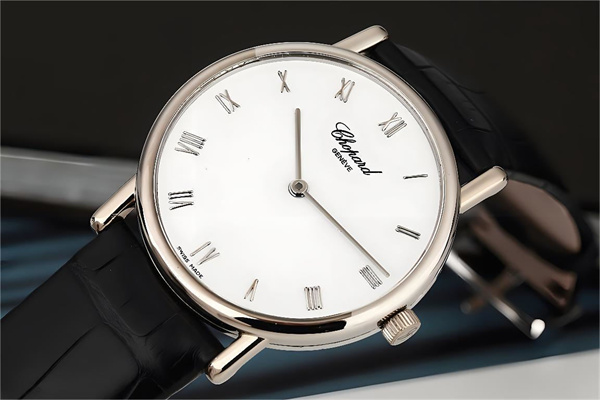 蕭邦手表磕碰了處理方法是什么（避免損傷與恢復手表光澤的步驟指南）（圖）